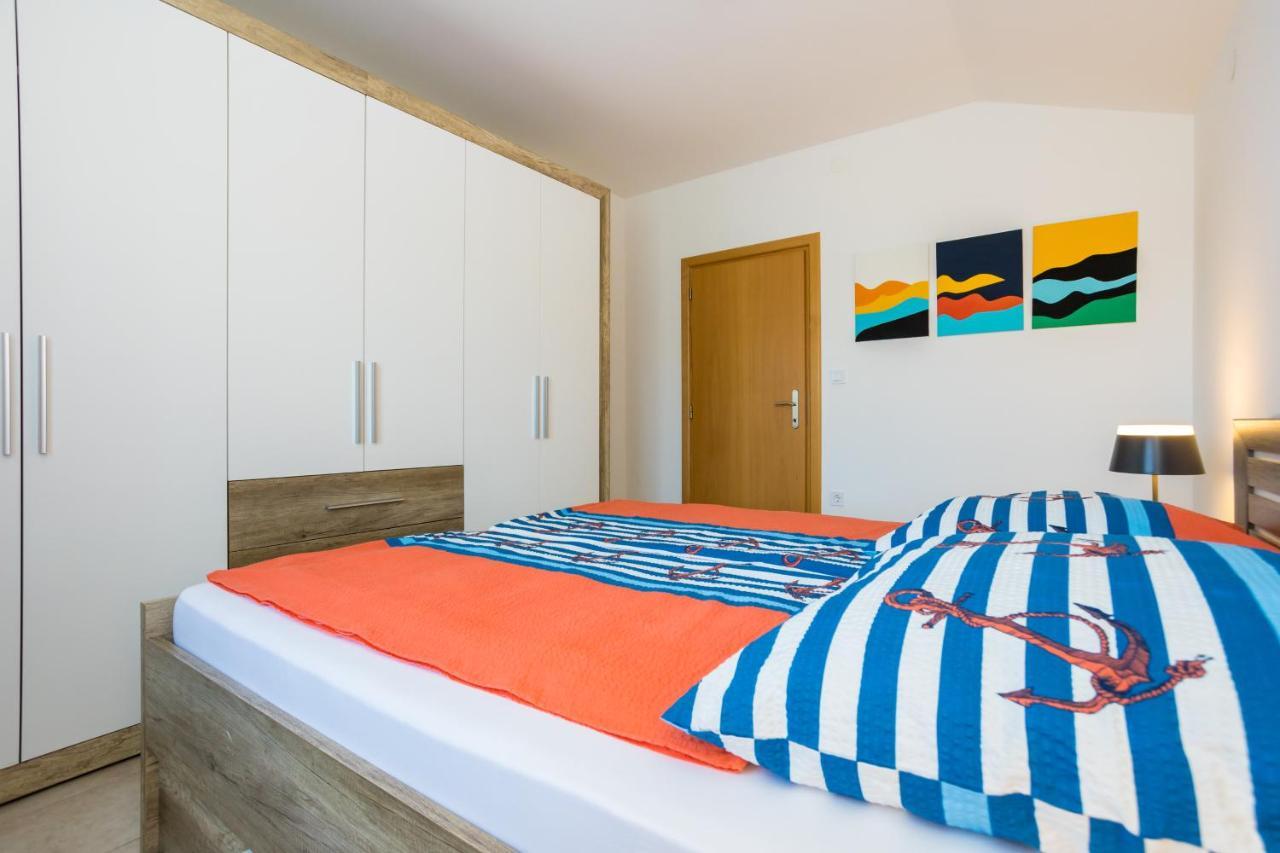 Apartments Sara Milohnici Esterno foto